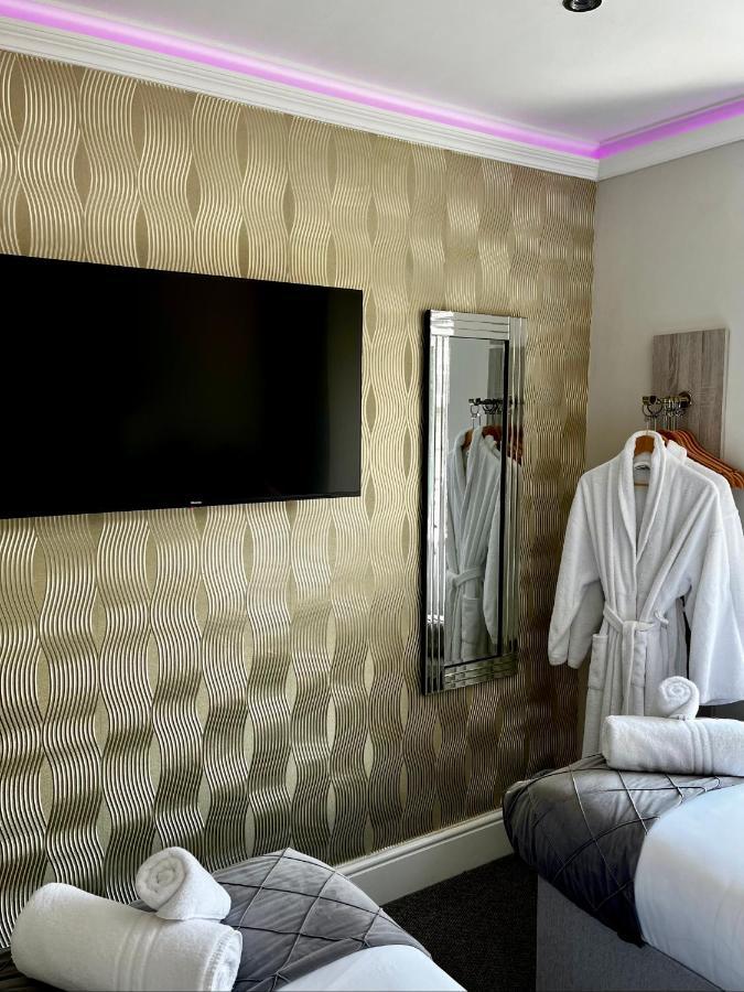 The Mews Boutique Deluxe Apartments, Sleep 2-6 People , Central Location, Free Parking Windermere Exterior foto